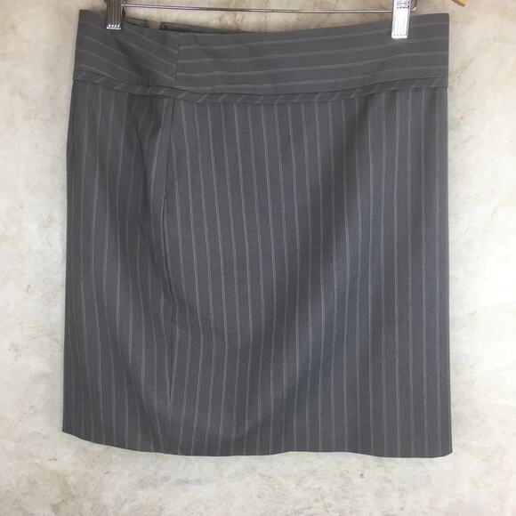 Calvin Klein Lined Gray PinStripe Skirt  Size 8 - Picture 3 of 11